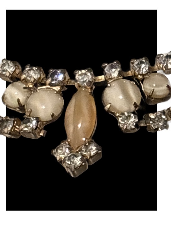 Lisner Jewelry Jewelry - Vintage LISNER Crystal and Pearl Necklace - Ivory and Gold Tones